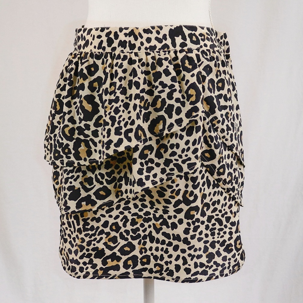 *Last Chance* H&M Leopard Animal Print Mini Skirt